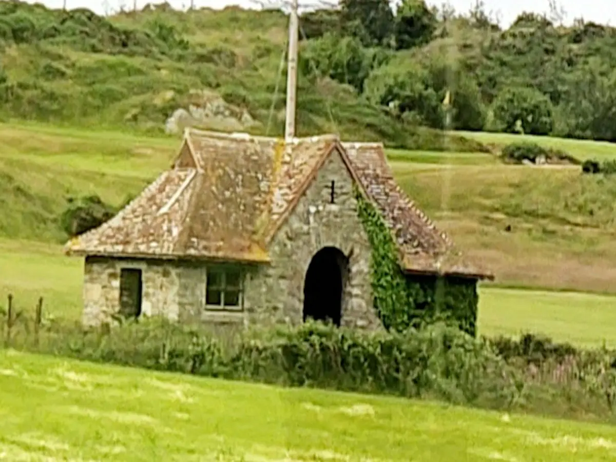 Abandoned farmhouse Bull's Bay