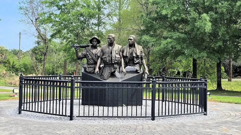 Three Soldiers statue in Veterans Memorial Park.
