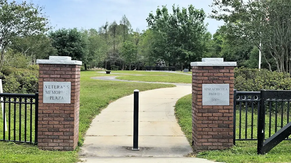 Three Soldiers statue in Veterans Memorial Park.