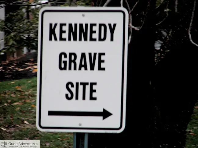 Direction sign to Kennedy grave site