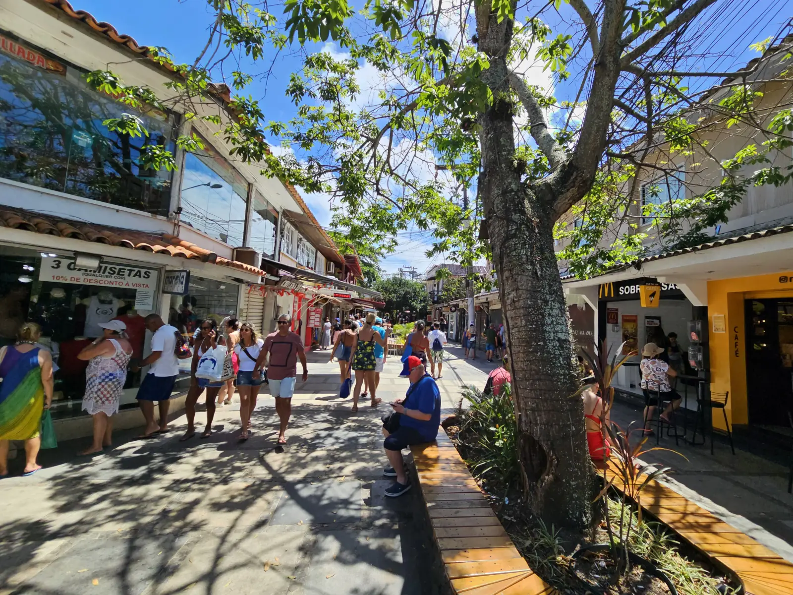 Rua das Pedras, the main street in town