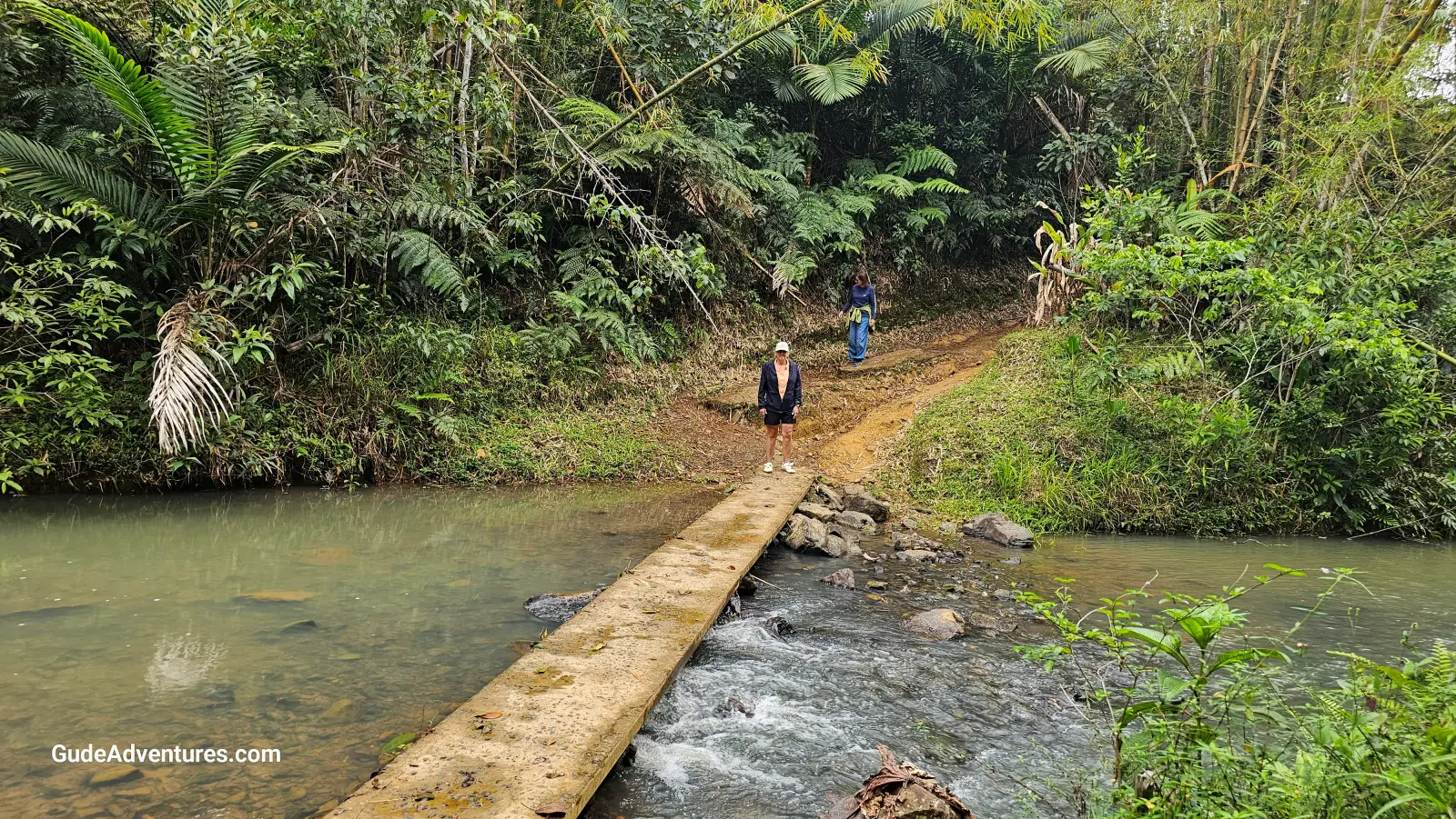 The trail to Charco Azul