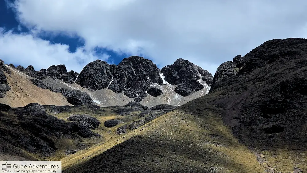 Vinoccocha mountain peaks