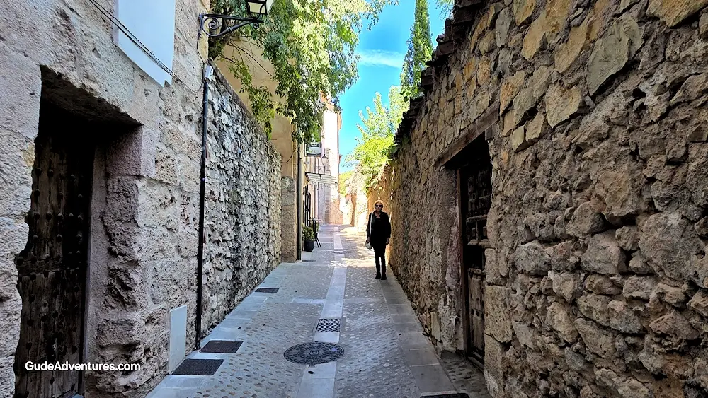 Narrow street in Cuenca