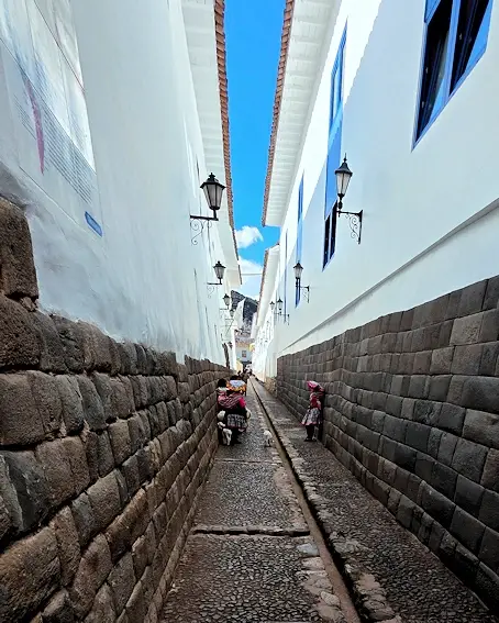 Calle Romeritos. The Spanish built on the existing Inca walls.