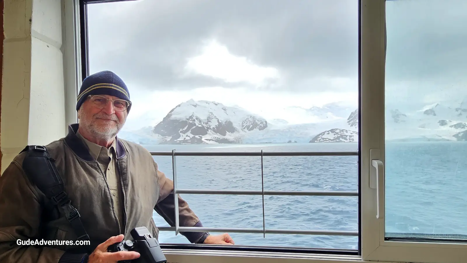 Cruising along the coast of Elephant Island