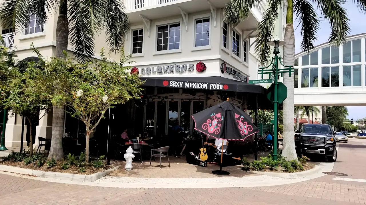 Harbourside Place is an outdoor, upscale shopping mall located just South of the Jupiter Inlet Lighthouse.
