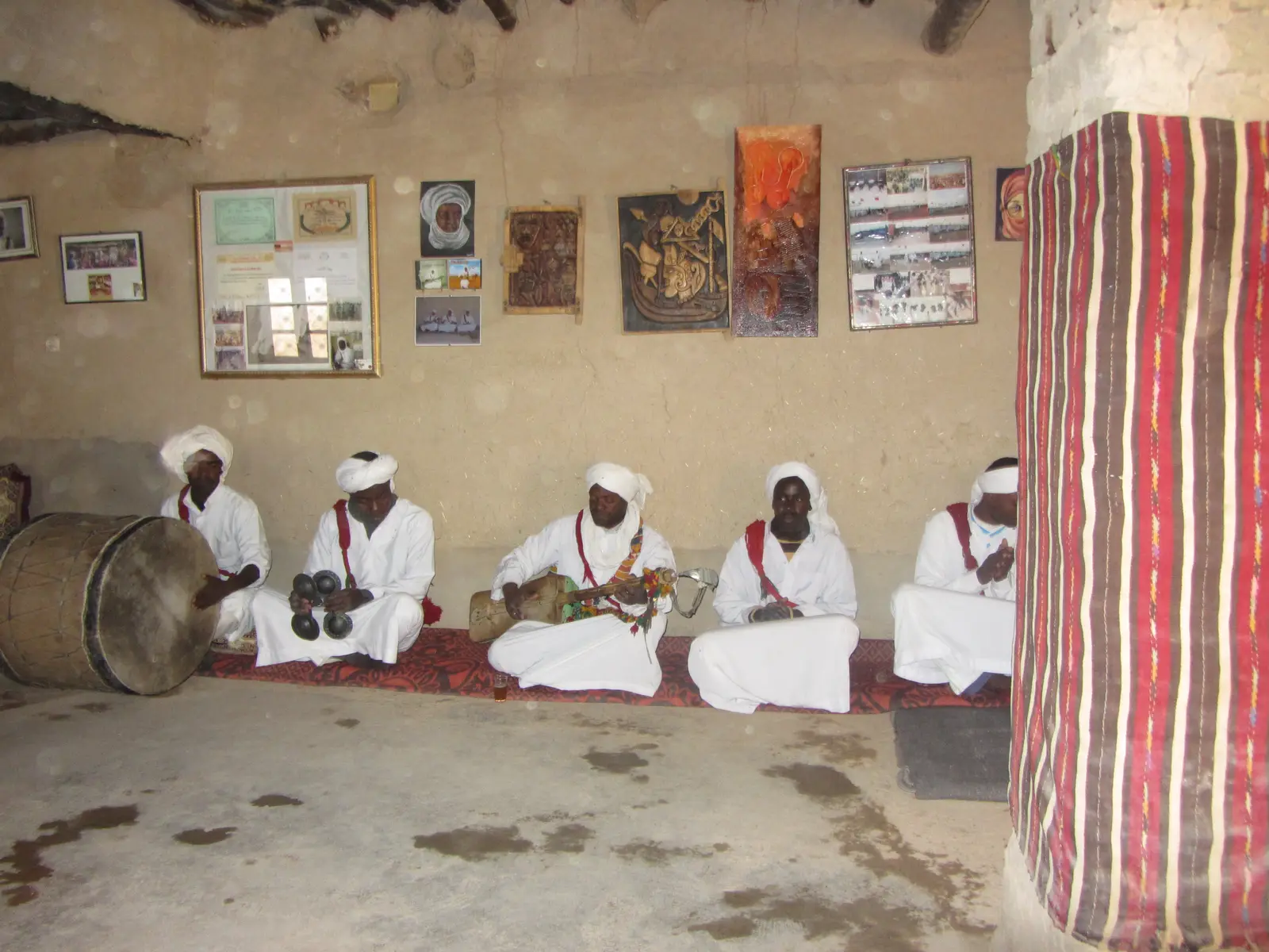 Entertainers in Khemliya