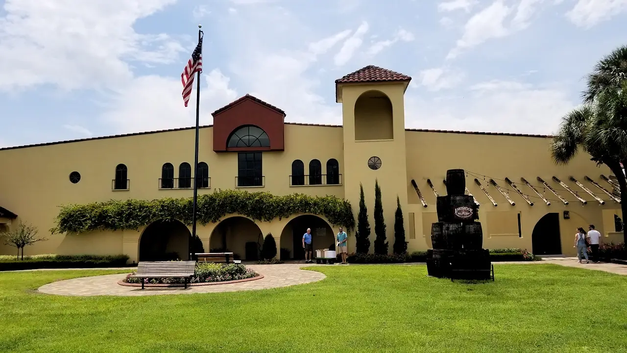 Entrance to Lakeridge Winery
