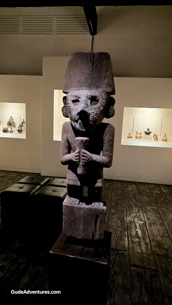 Pre-Columbian statue