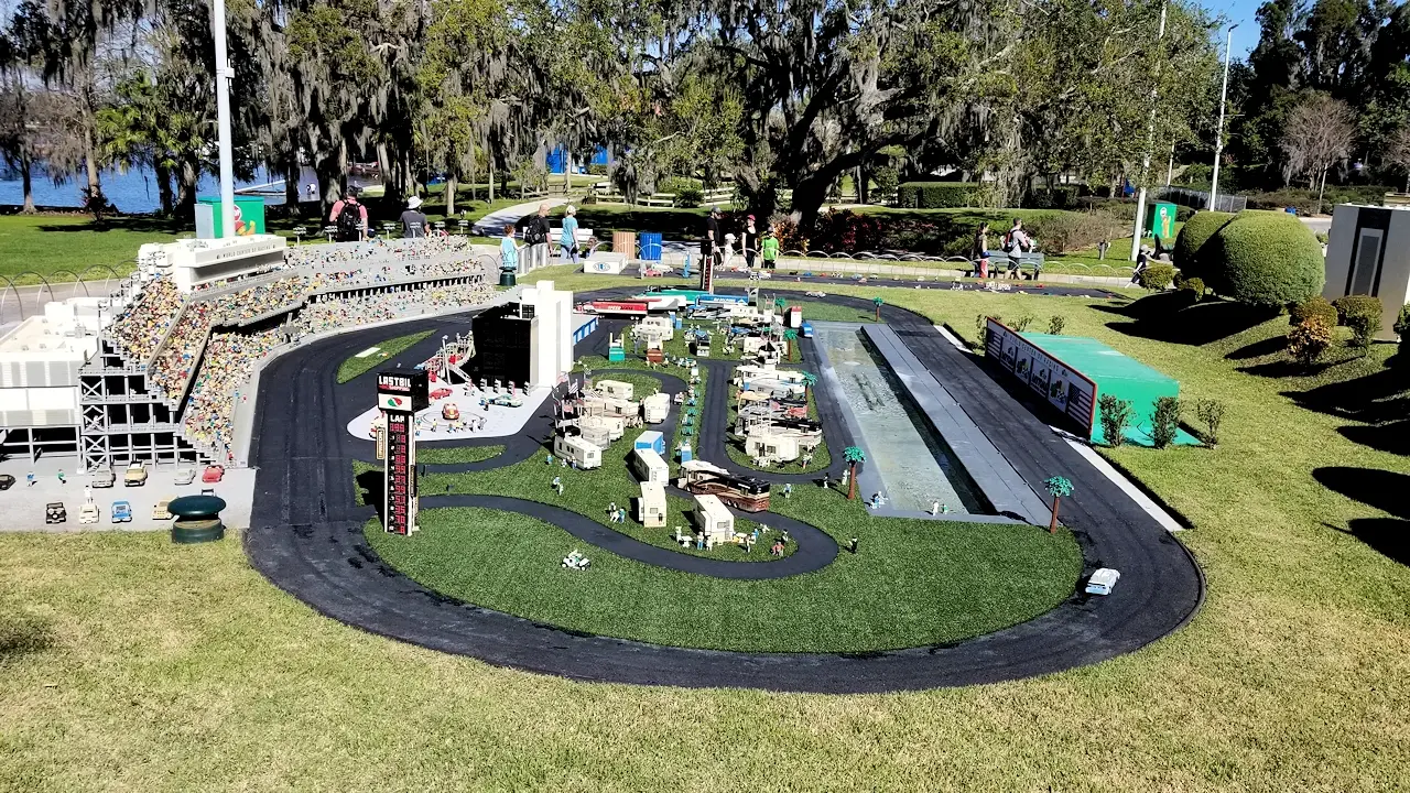 Lego racetrack