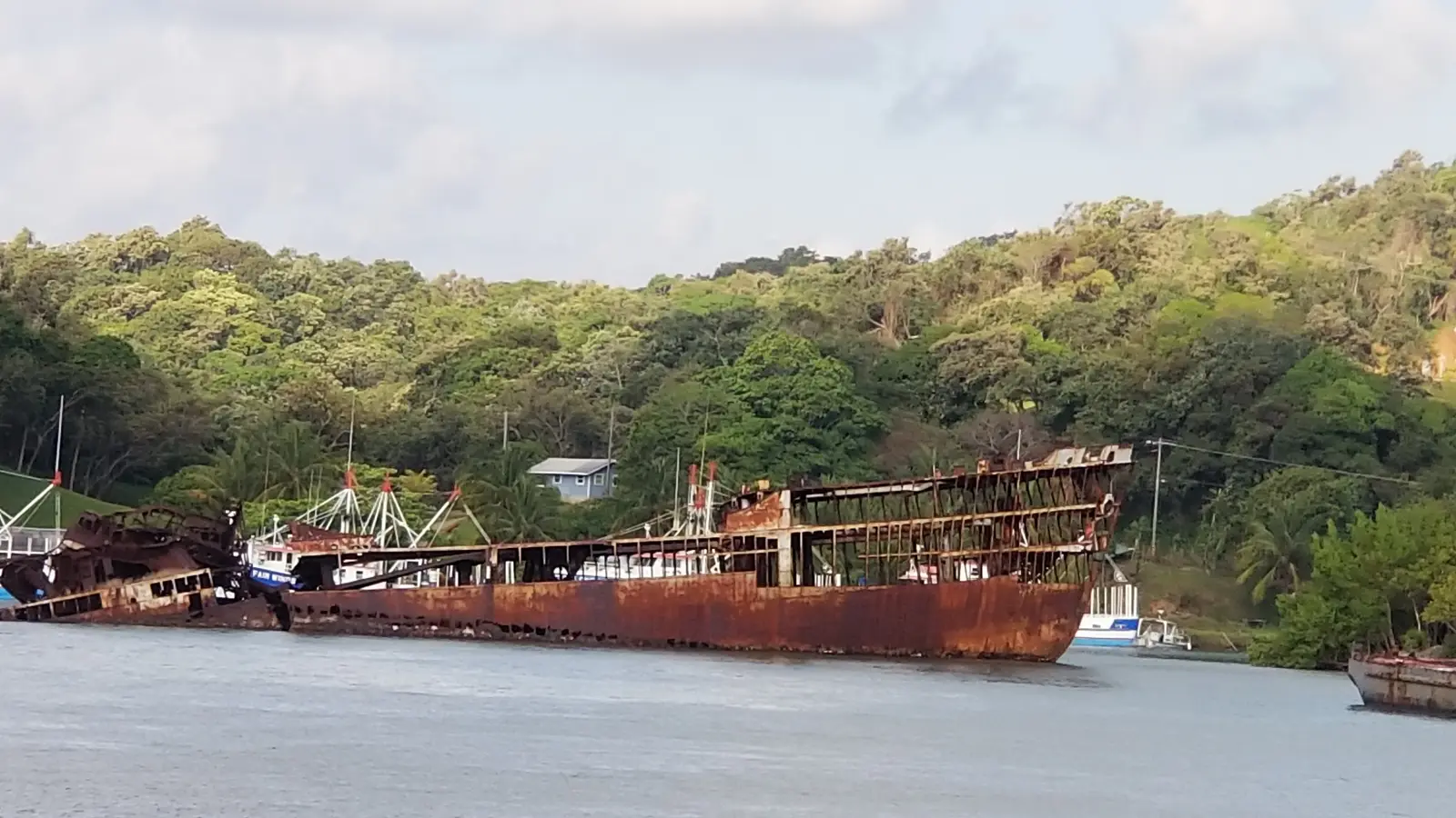 Ship wreck at Mahogany Bay
