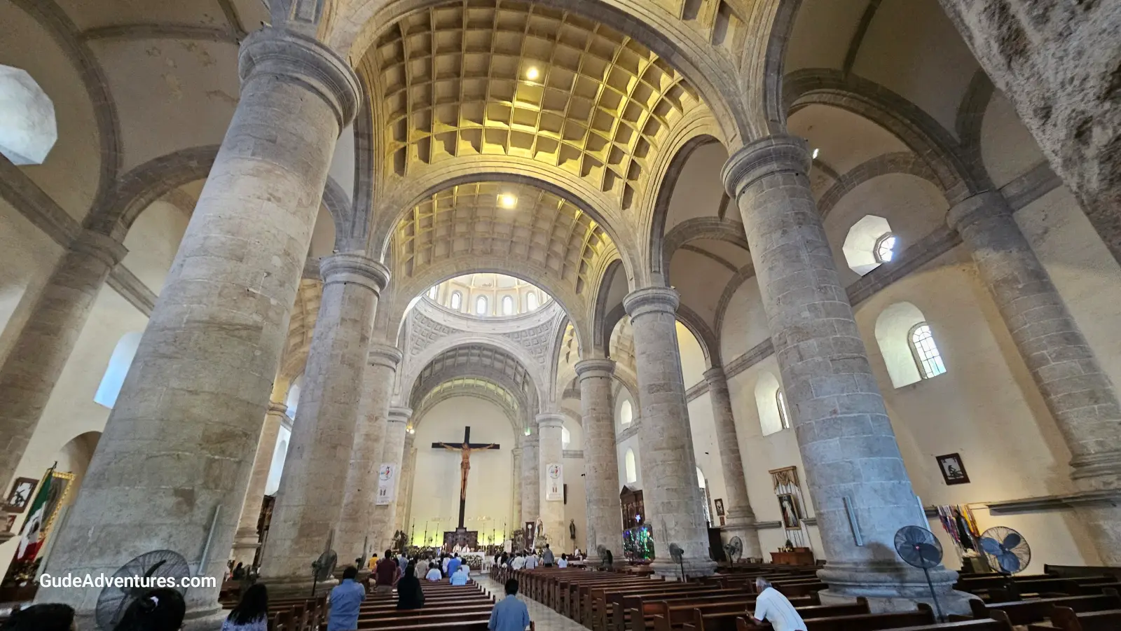Inside of Catedral de San Ildefonso