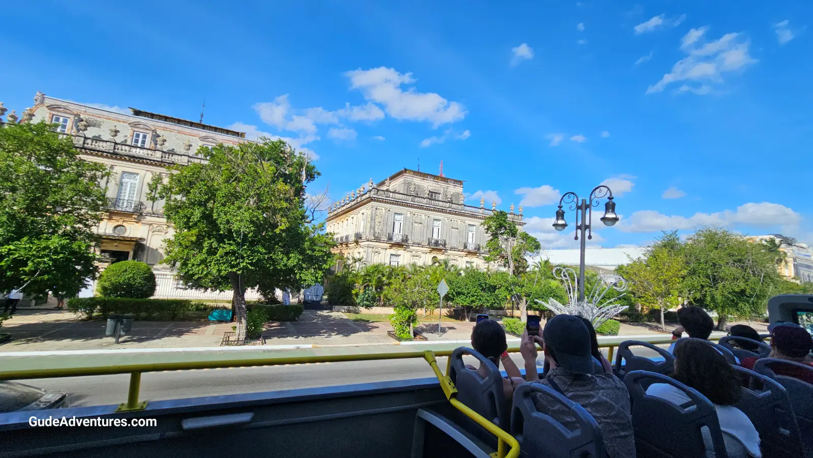 Casas Gemelas and Camara