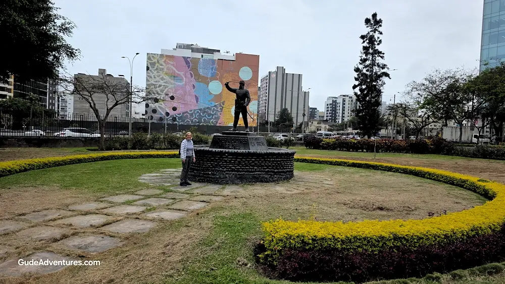 Statue in Parque Reducto Number 2