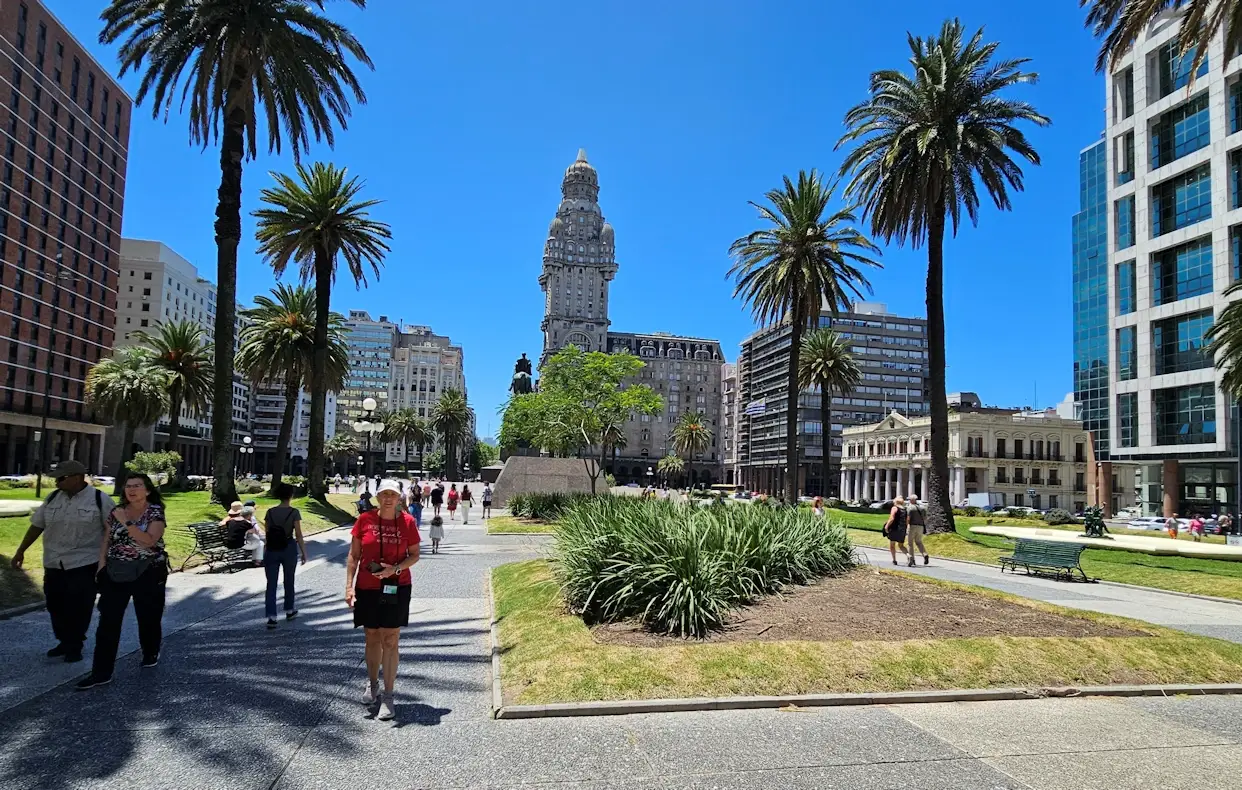 Central square with Palacio Salvo in the background