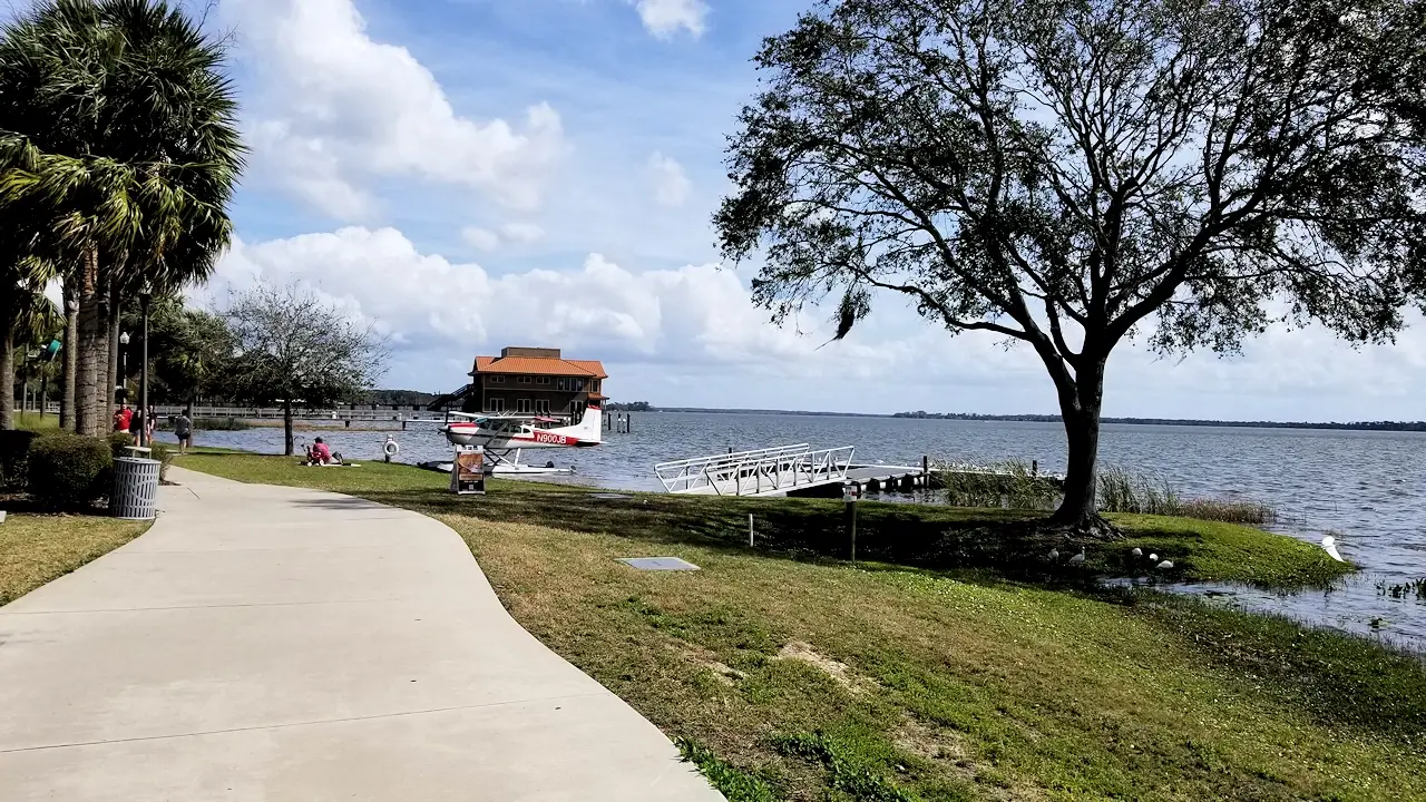 Walking and biking trail along the shoreline of Lake Dora