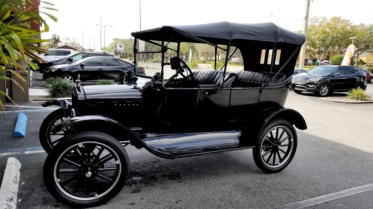 Vintage car in Mount Dora
