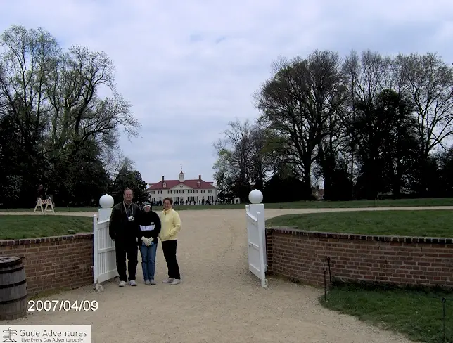 The entrance gate to Mount Vernon
