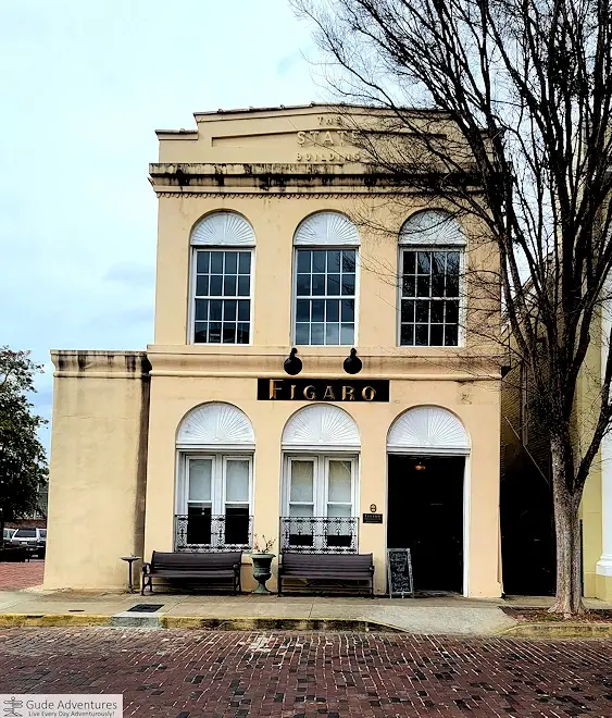 Figaro Dining Room building