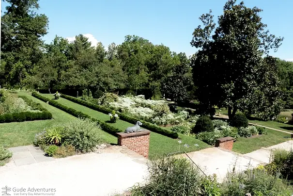 Formal gardens behind the Oatlands Mansion