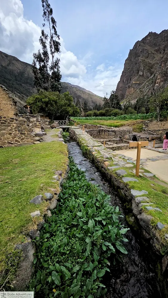Agueduct thru the Ollantaytambo ruins