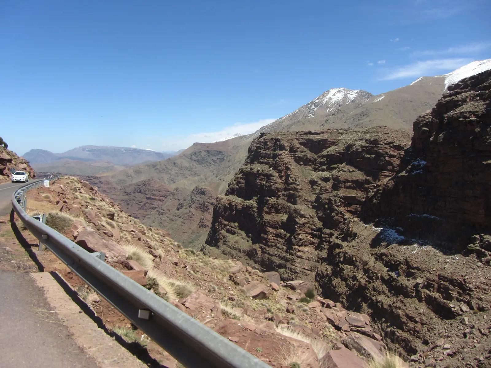 Oukaimeden canyon along the roadway