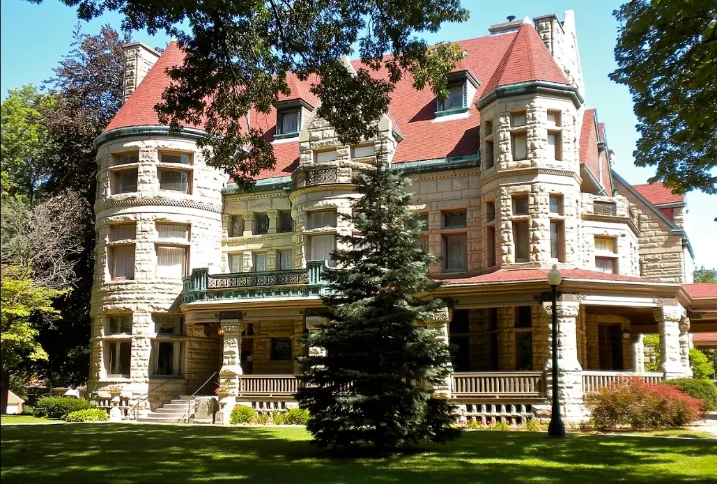 Quincy Museum is located in the Newcomb-Stillwell Mansion