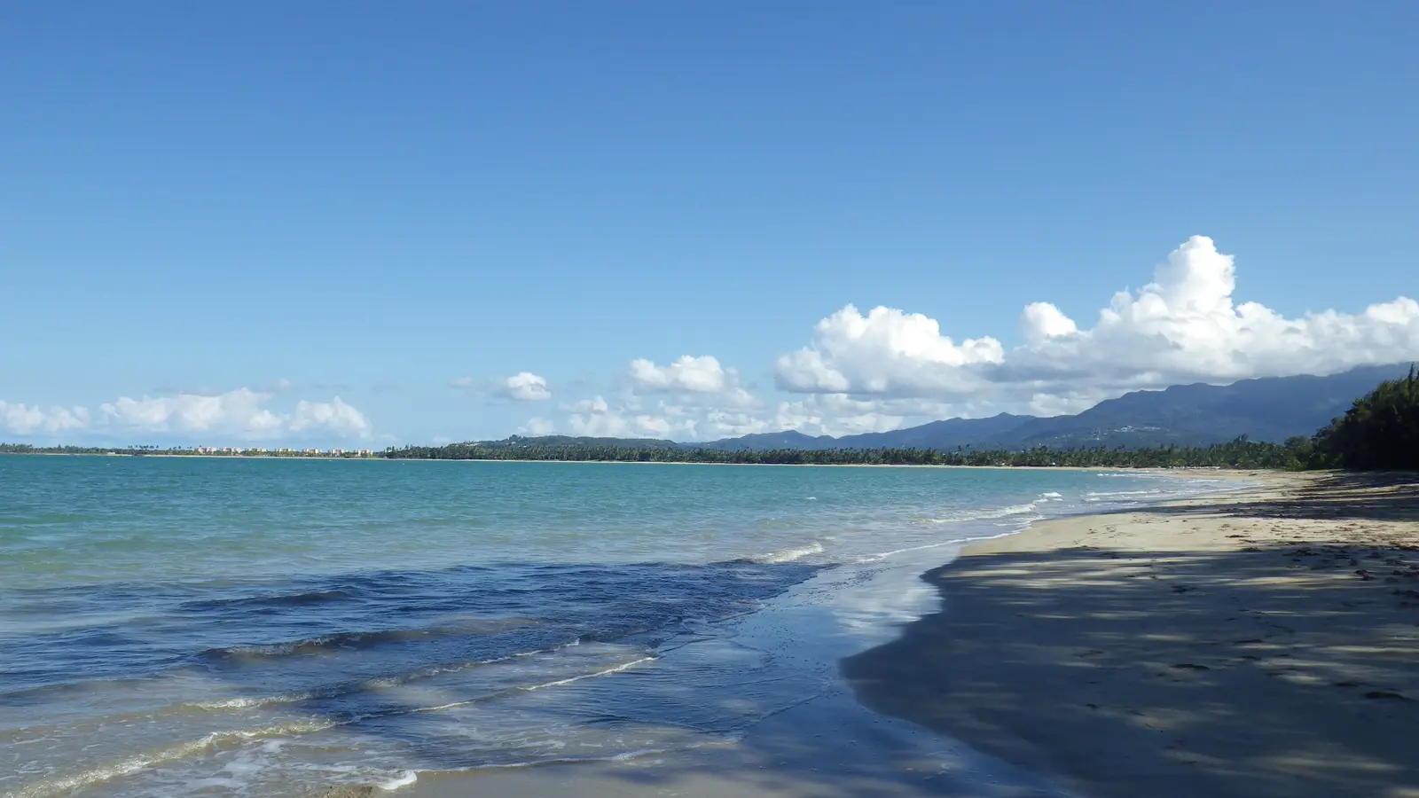 The beach and the mountains at Rio Grande.