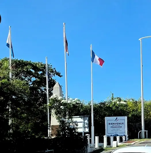 Sint Maarten and Saint Martin western border crossing