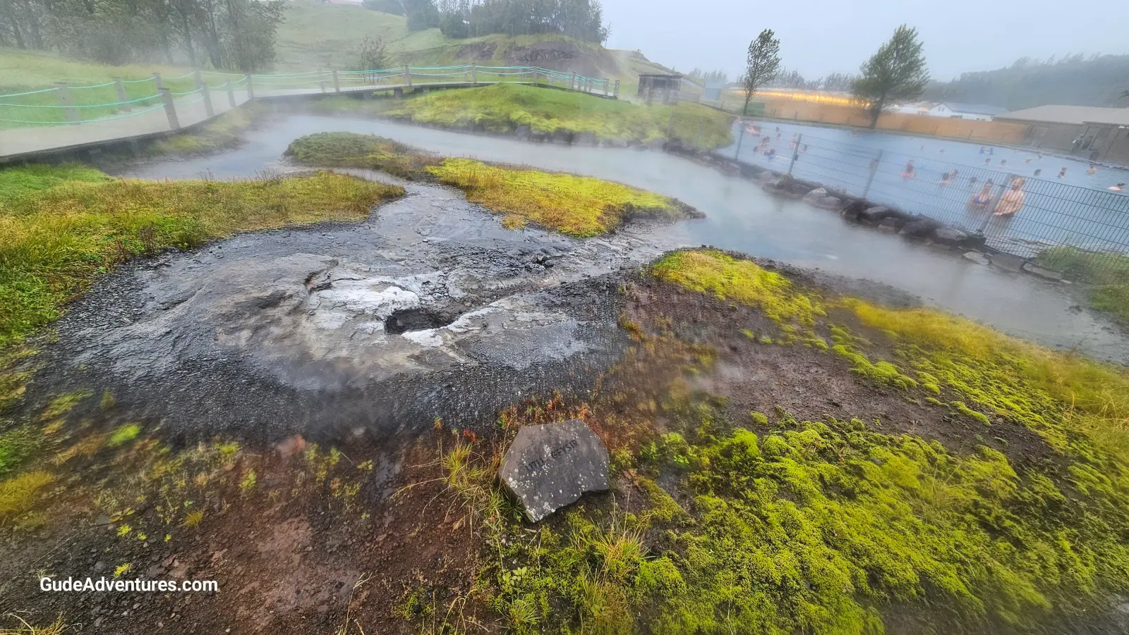 The Litli Geysir next to the swimming area.
