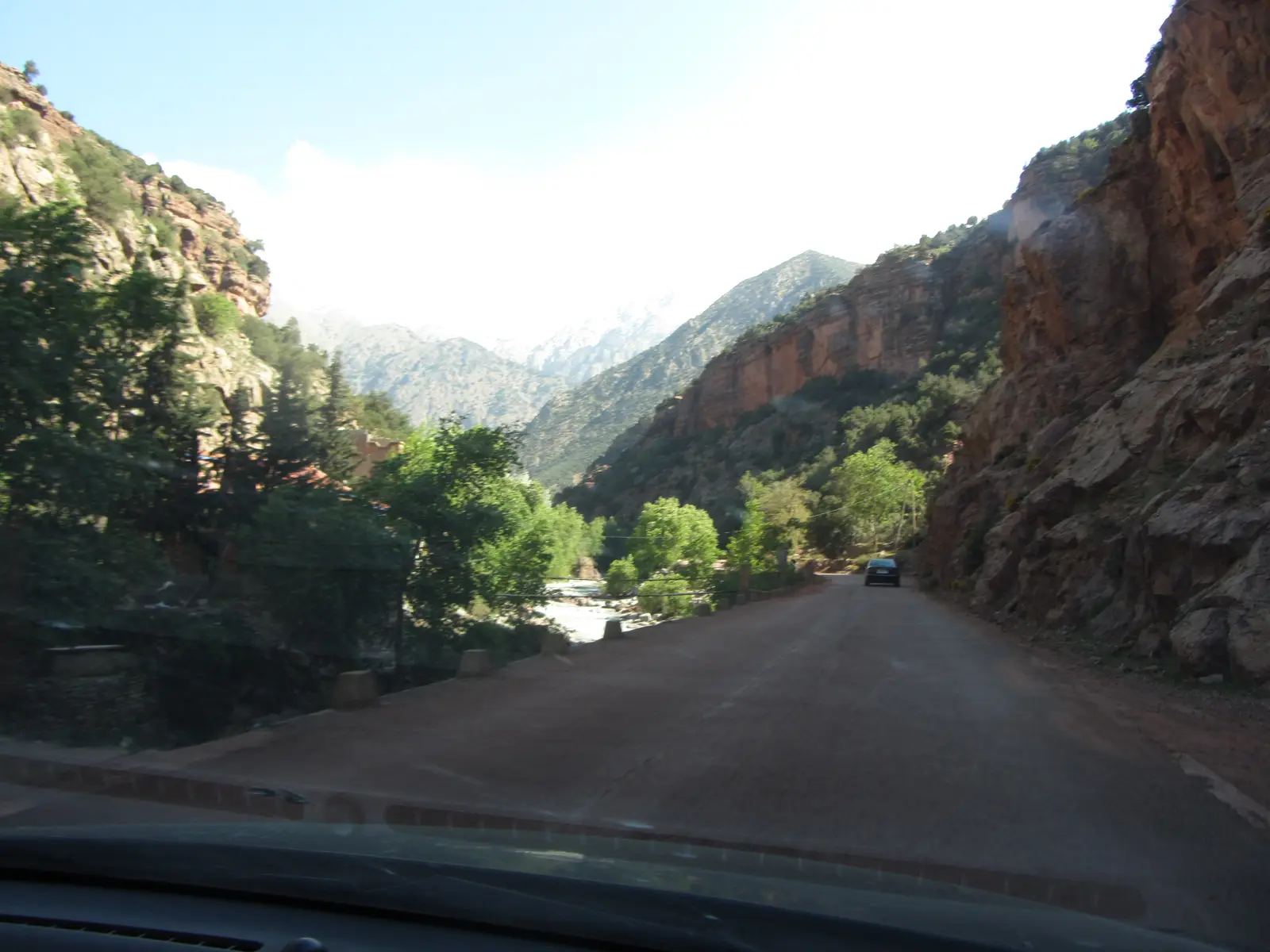 The road through the valley at Setti Fatma.