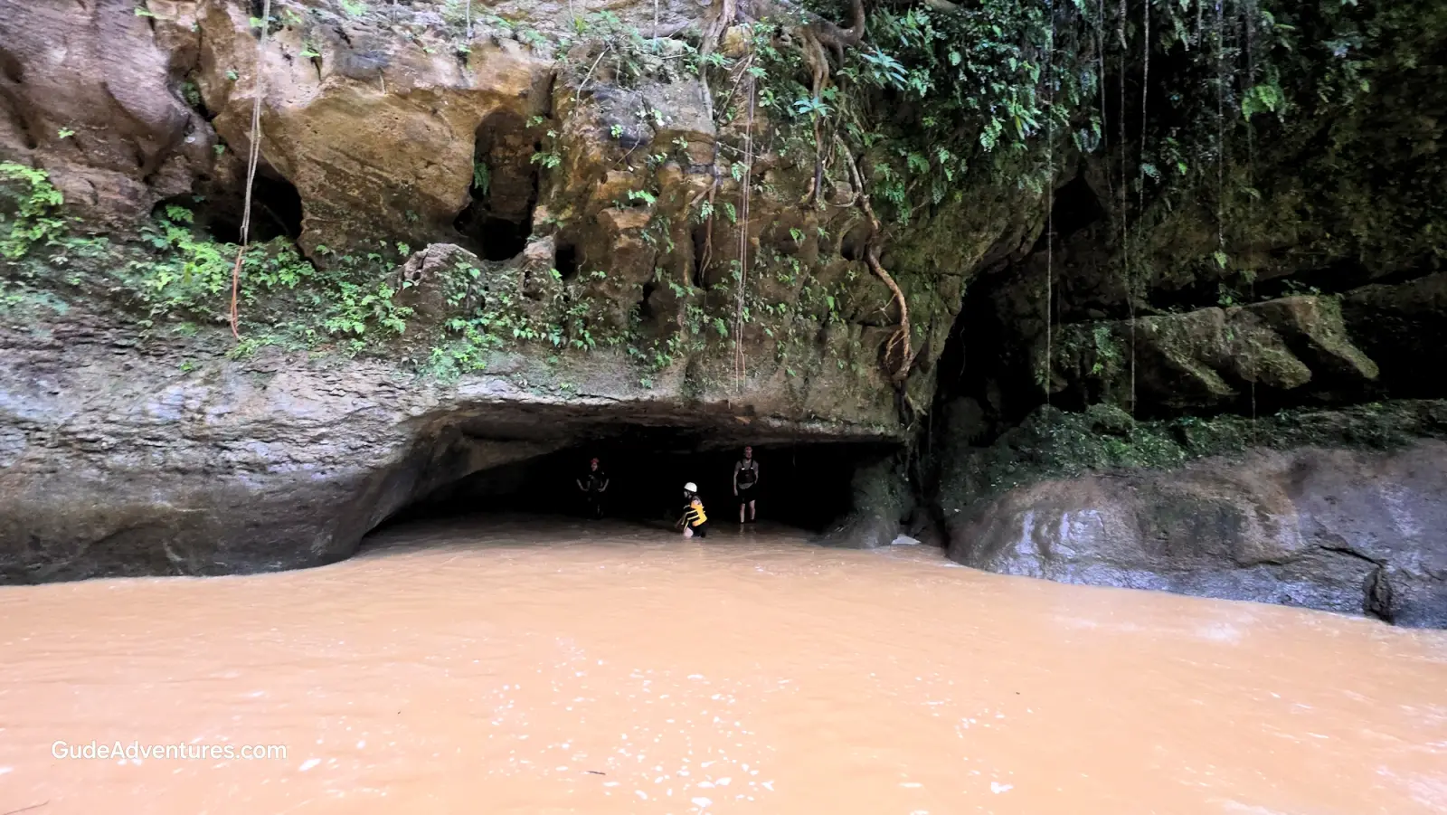 Small cave in the Tanama River
