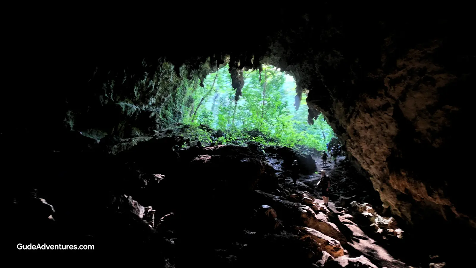 Upper cave above the Tanama River