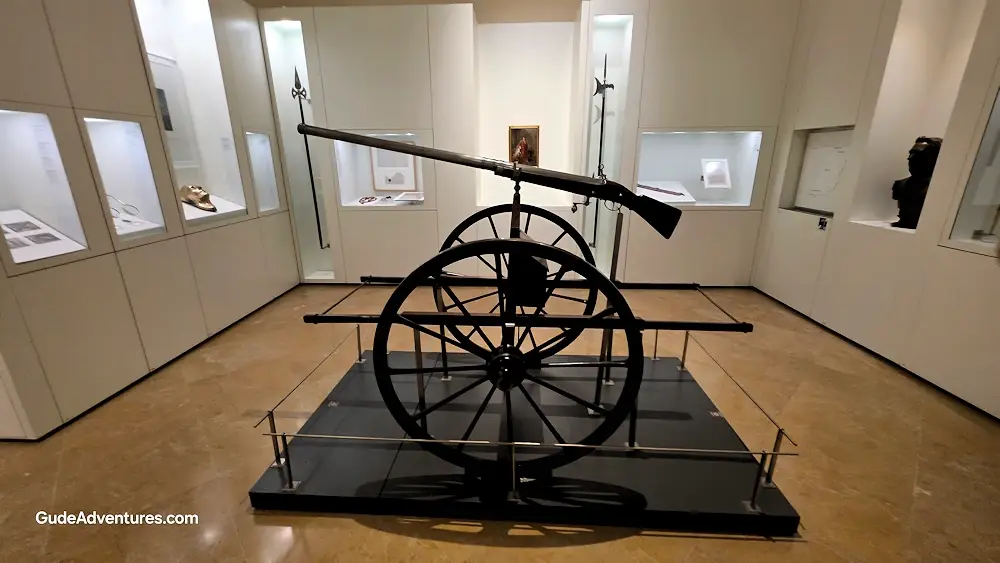 Carriage mounted long range rifle inside the Alcázar of Toledo