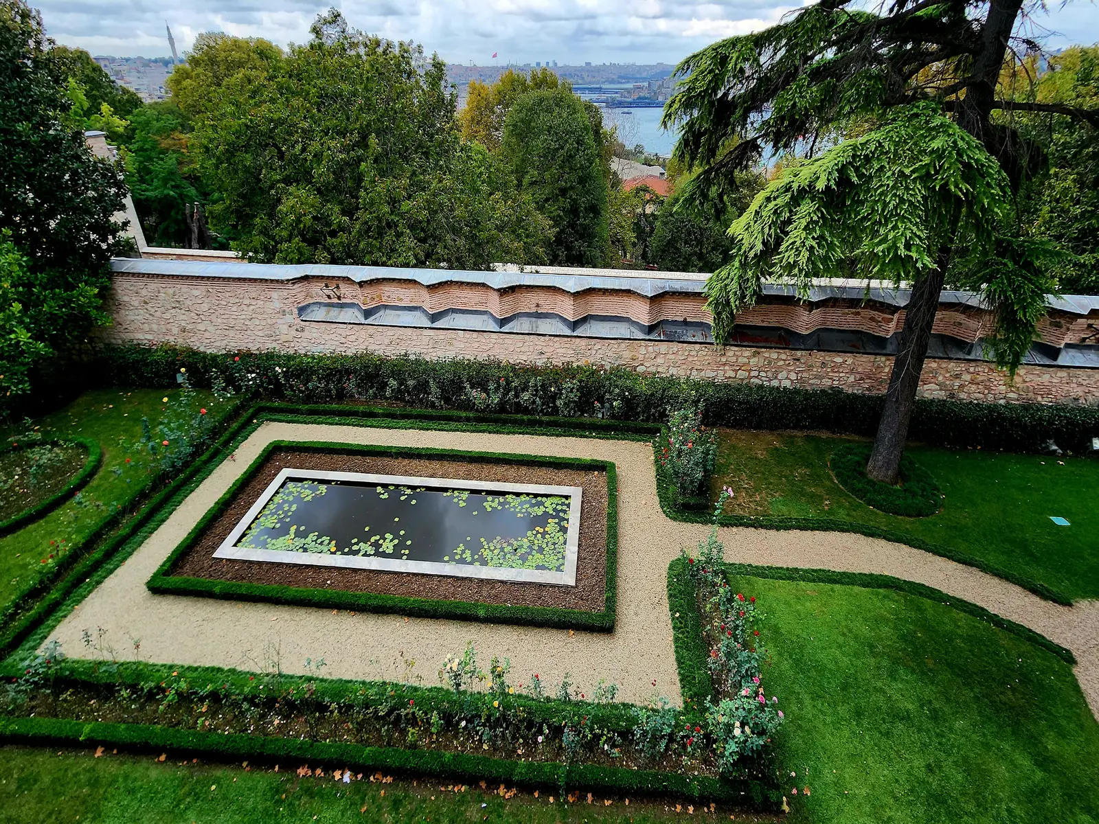 The İftar Pavilion gardens