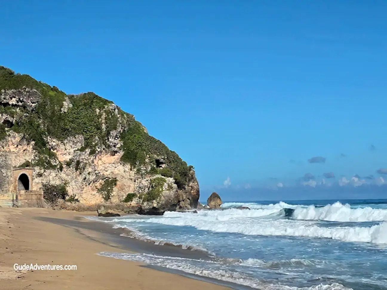 Tunel Guajacaca from the beach