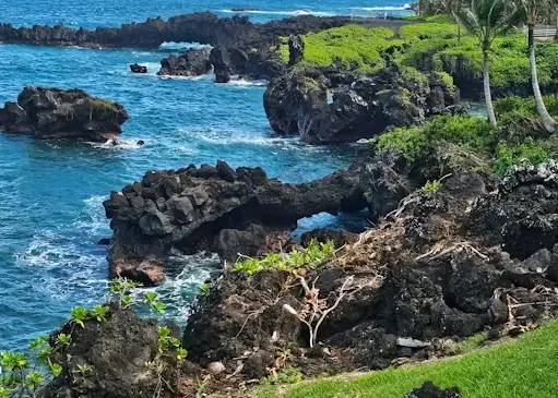 Waianapanapa natural arch
