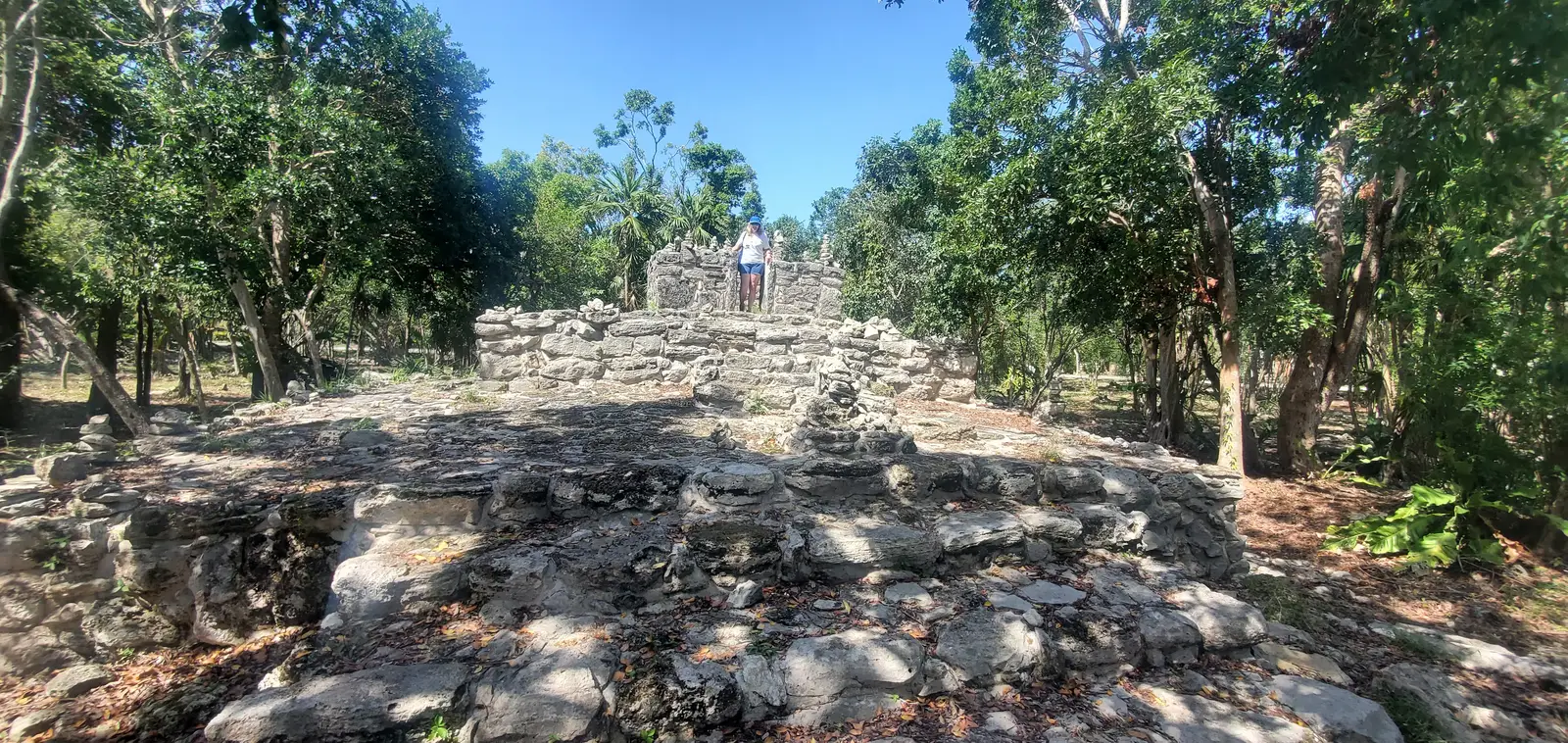 Groupo Eyf archeological ruins 
